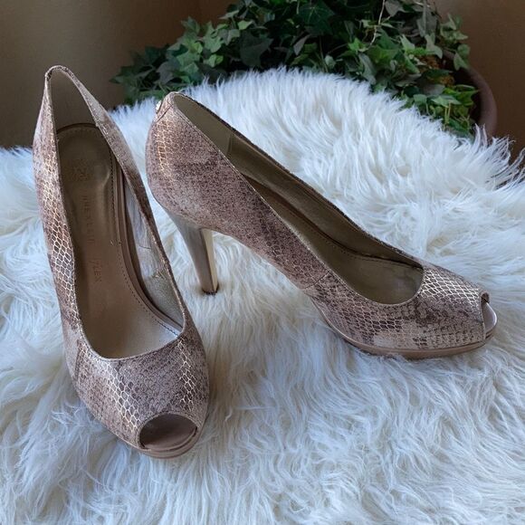Ann Klein Leather Gold Metallic Snake Peep Toe Four Inch Heel Size 7.5 - Picture 1 of 12